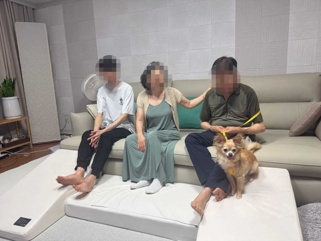 포근한 침대 위 사랑이의 행복한 근황 🤍